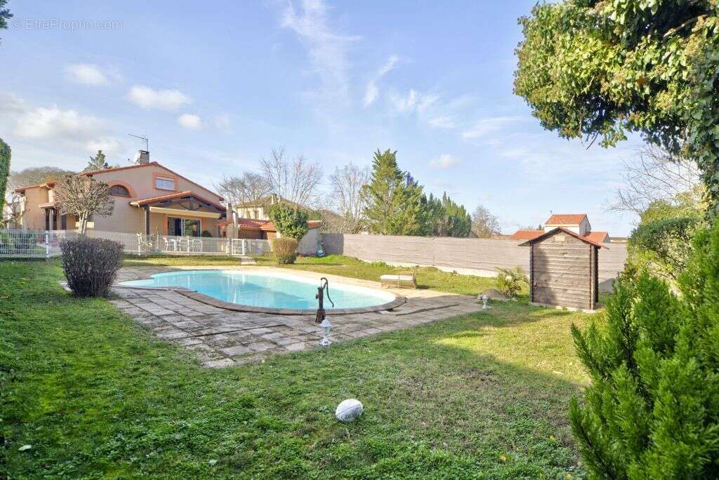 Maison T6 128 m2 jardin, carport, piscine 1462 m² de terrain - photo 5