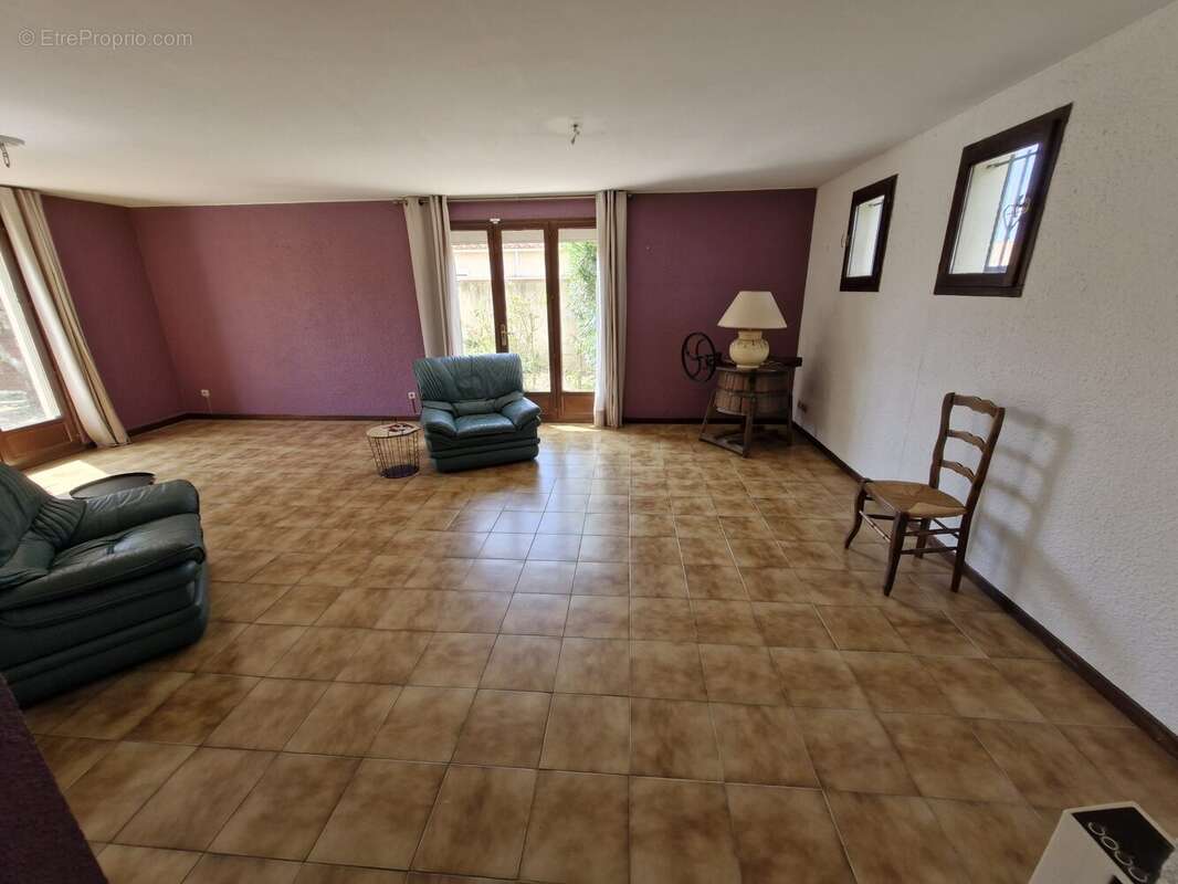 Maison à SAINT-LAURENT-DE-LA-SALANQUE