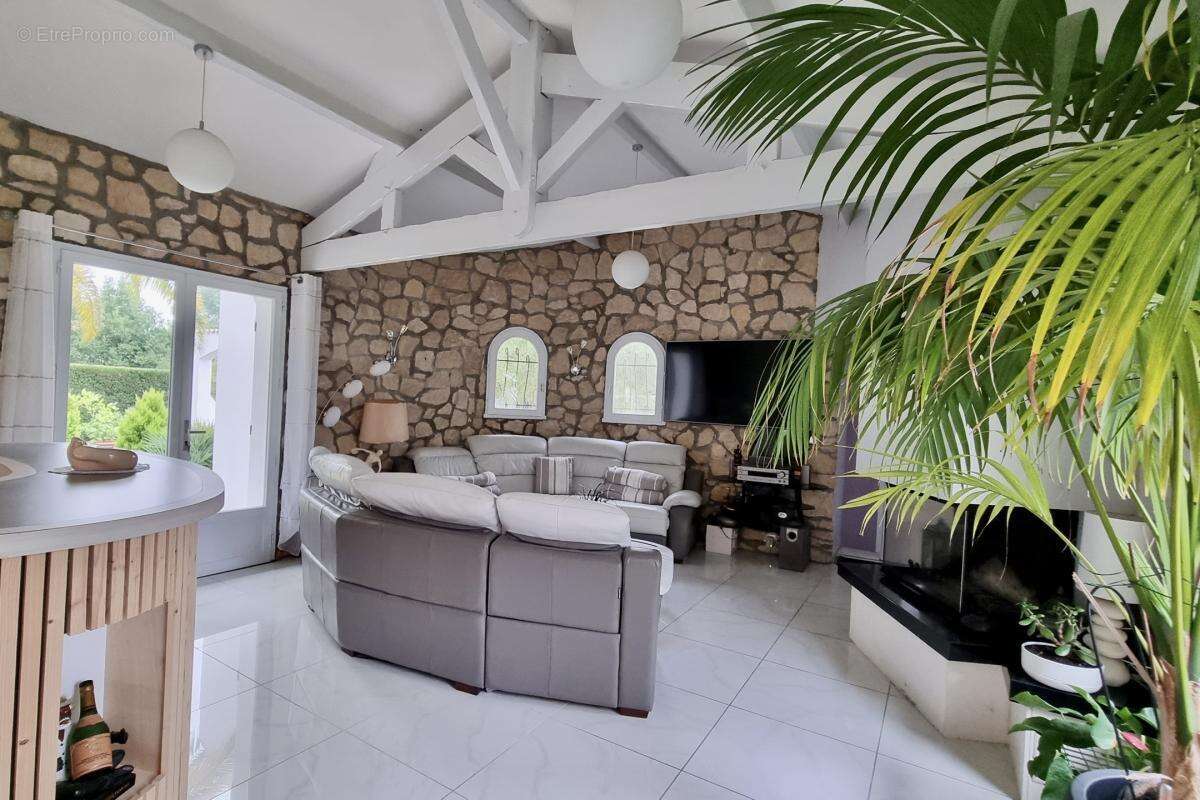 Gujan-mestras - villa 208m2 - 4/5 chambres - terrain 2231m2 - photo 6