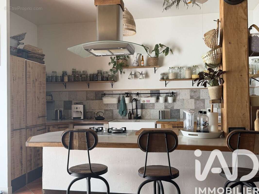 Maison 228 m² à Saint-Sernin-Du-Plain  - photo 6