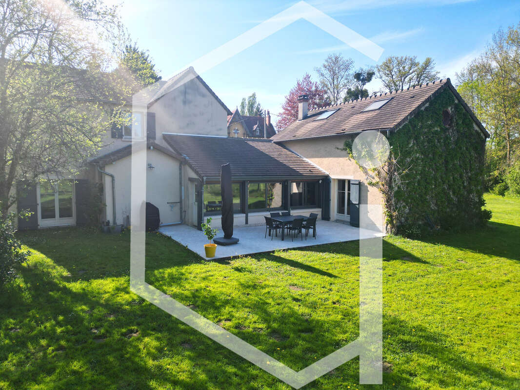 Maison à COSNE-COURS-SUR-LOIRE