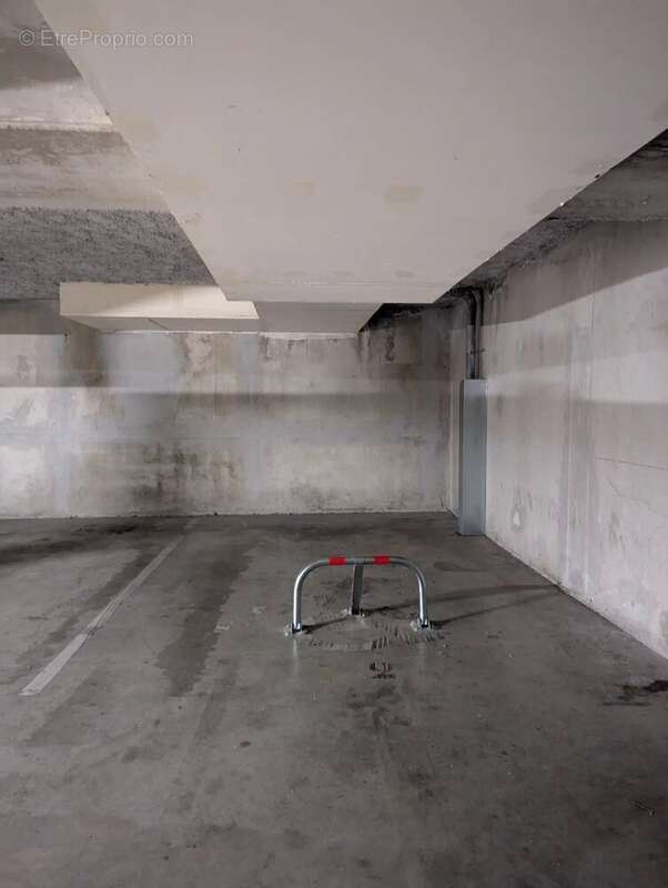A vendre : parking sous-sol - embouchure/ponts jumeaux - photo 2