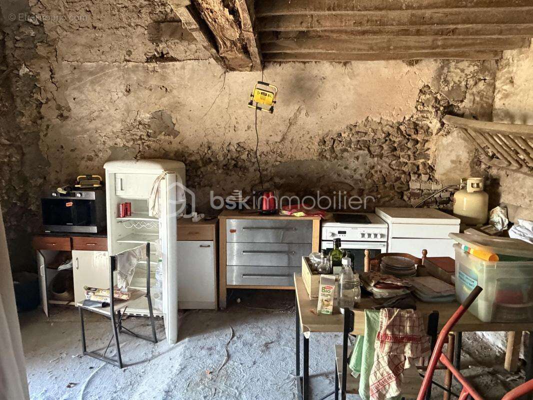 Magnifique corps de ferme à rénover composé de ses multiples dépendances, le tout sur une très belle parcelle close et arborée ! - photo 5