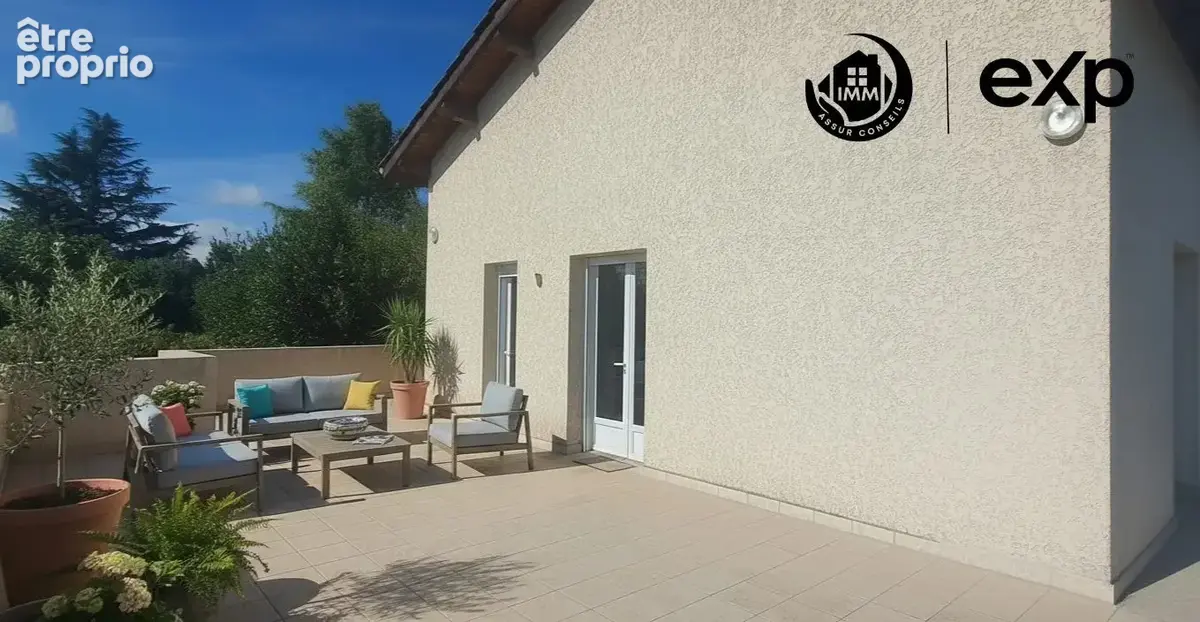Maison 193 m² à Saint-Laurent-De-Mure  - photo 4