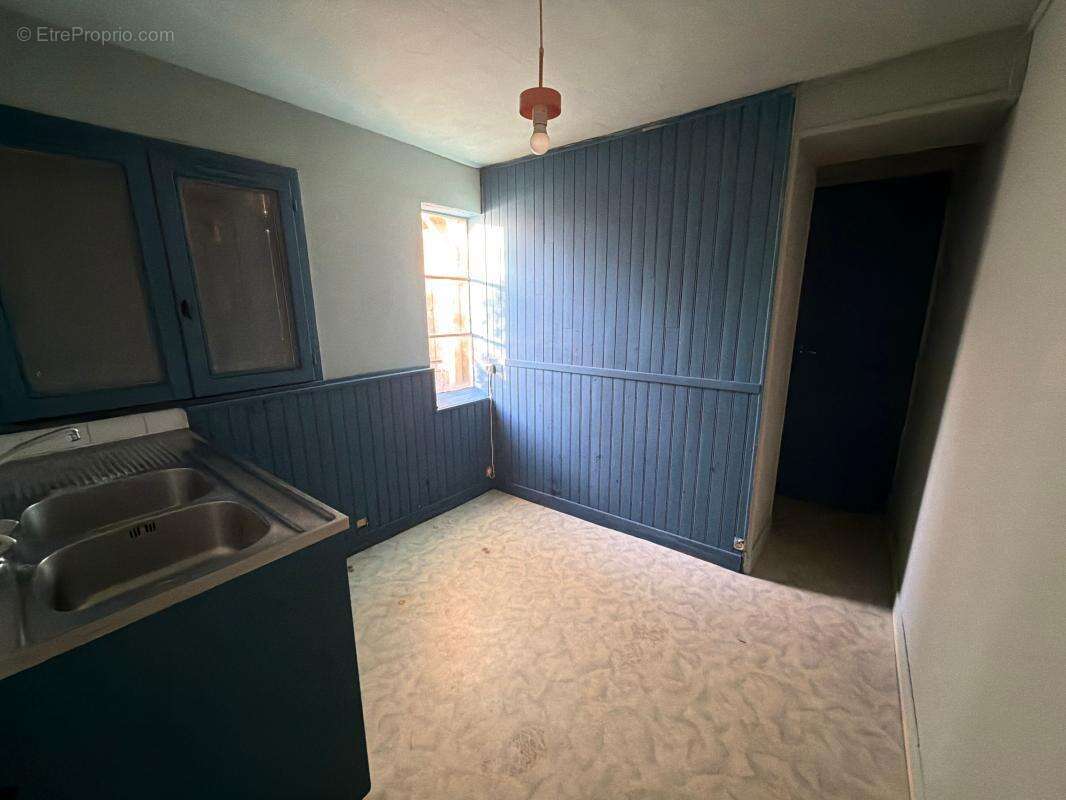 Maison à AINAY-LE-CHATEAU