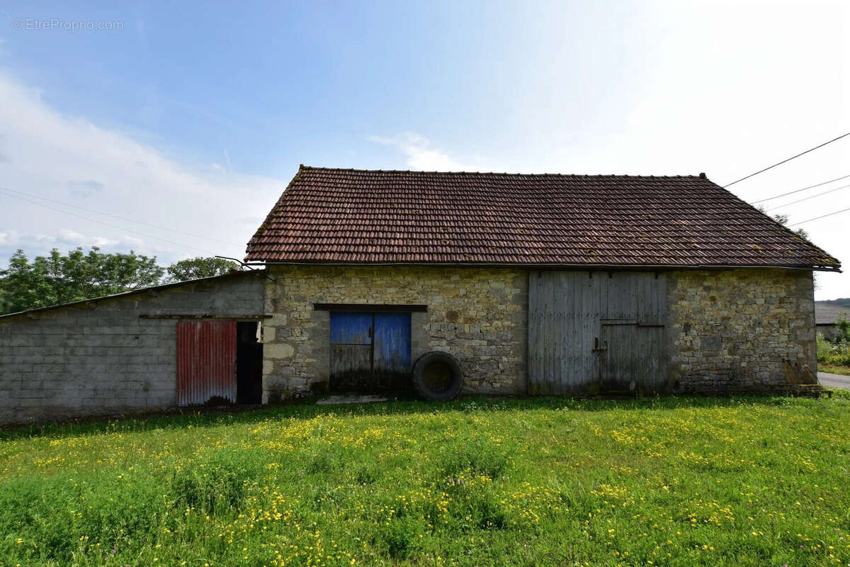 Maison à MONTAMEL