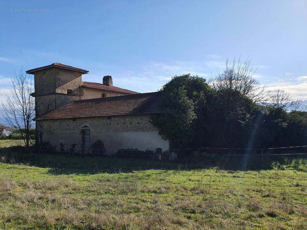 Maison à GENISSIEUX