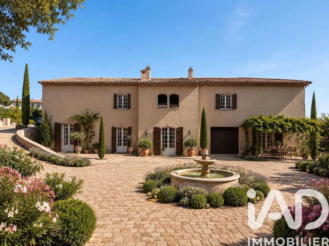 Maison 400 m² à Sainte-Maxime  - photo 2