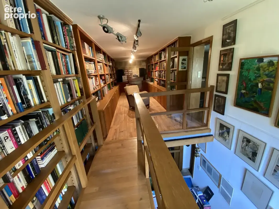 Dans un Domaine fortifiée médiéval, maison en pierres avec 249m2 habitables avec jardin privatif et paysagé - photo 17