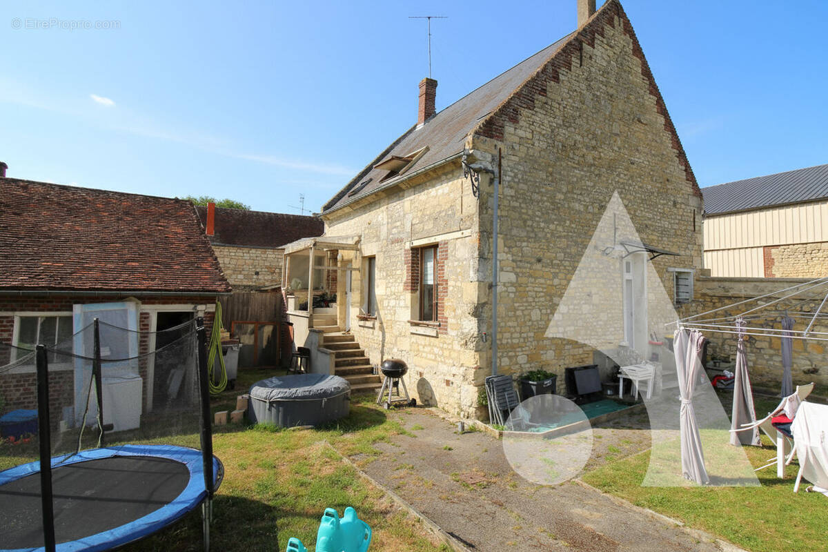 Maison à ESTREES-SAINT-DENIS