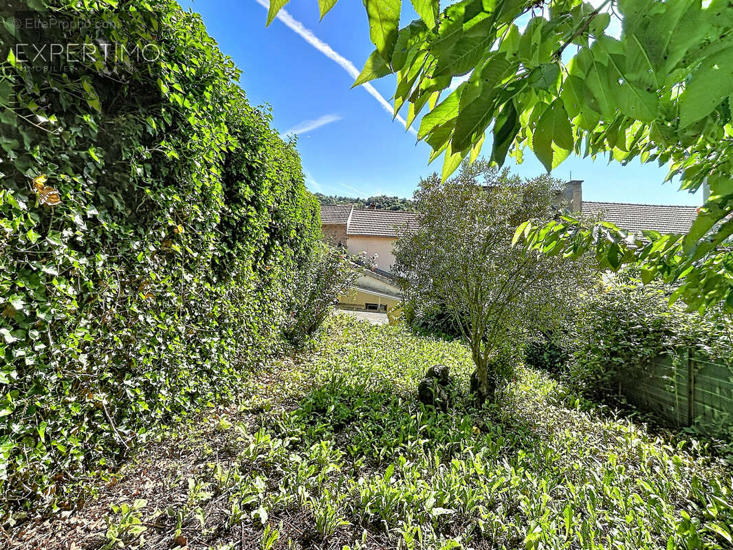 Maison de ville avec jardin et toiture neuve - photo 18