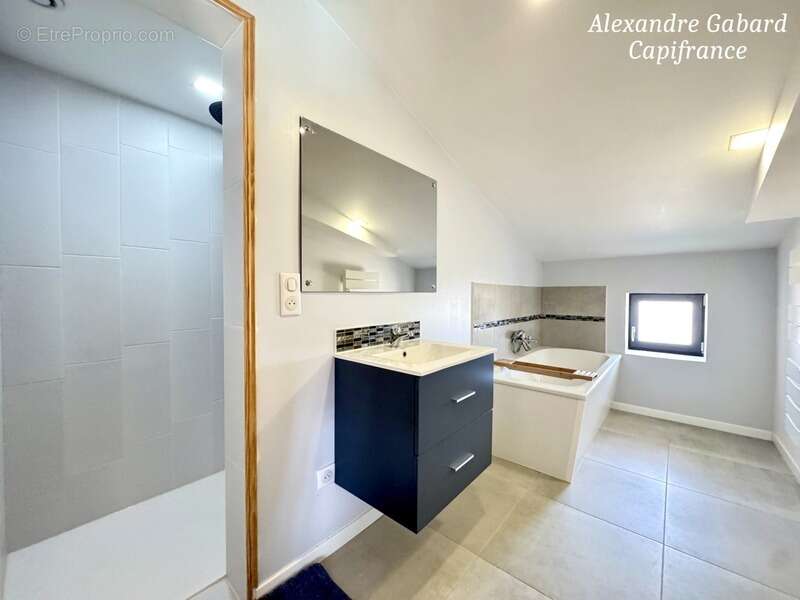 SUD REOLAIS - Maison en pierre rénovée - 7 chambres - Terrain 5 000 m² - Piscine - Dépendances - photo 29