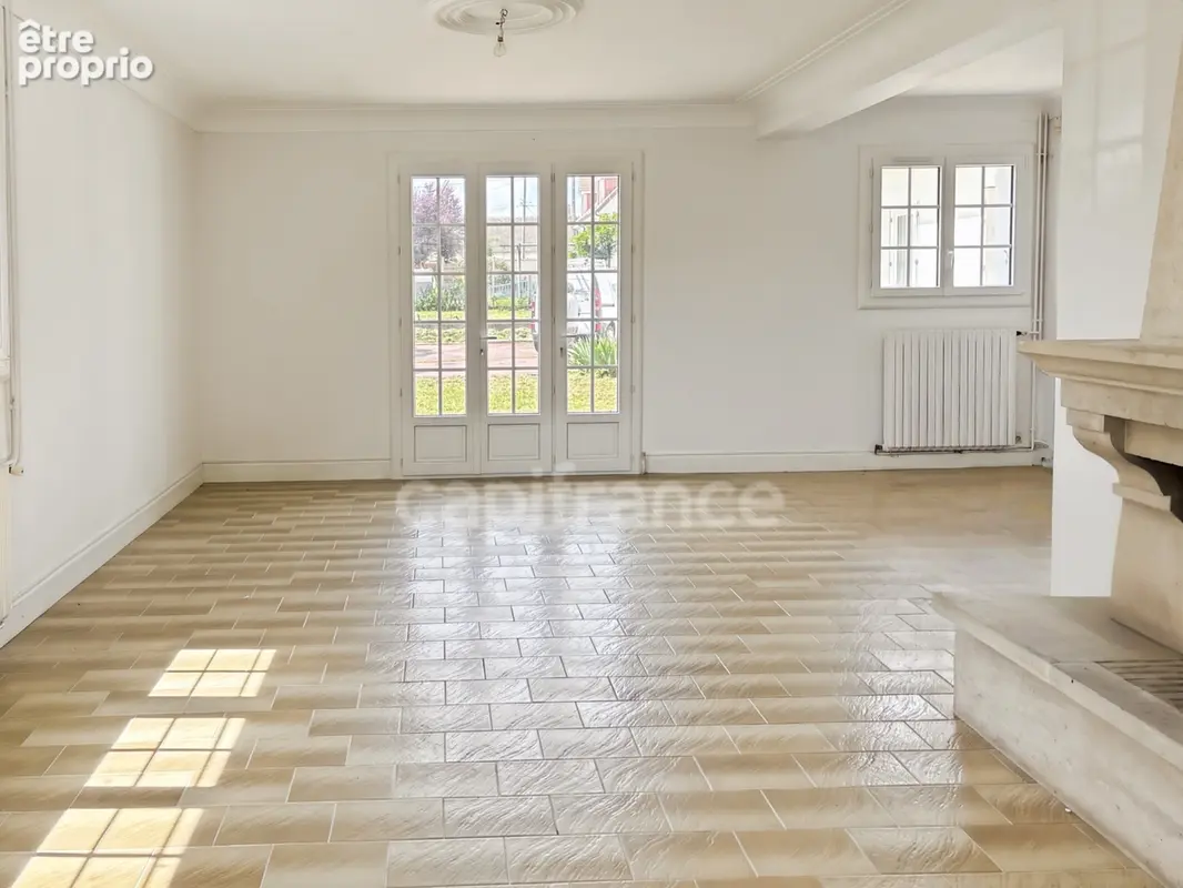 Maison avec local commercial à vendre centre ville SAVIGNE L'EVEQUE (72) - photo 2