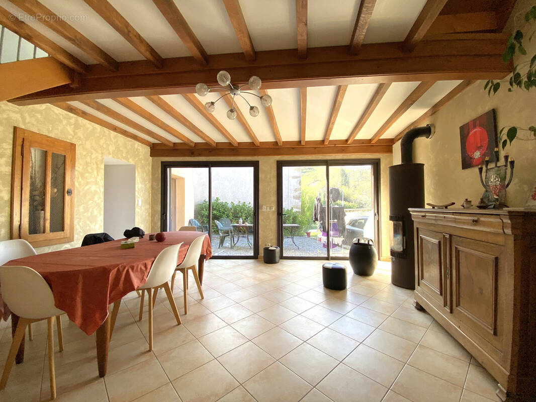 Maison à MONTROMANT