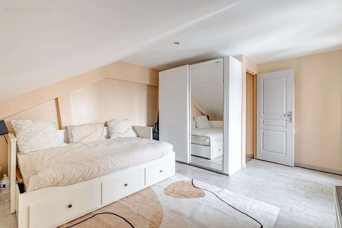 Maison à LE THILLAY