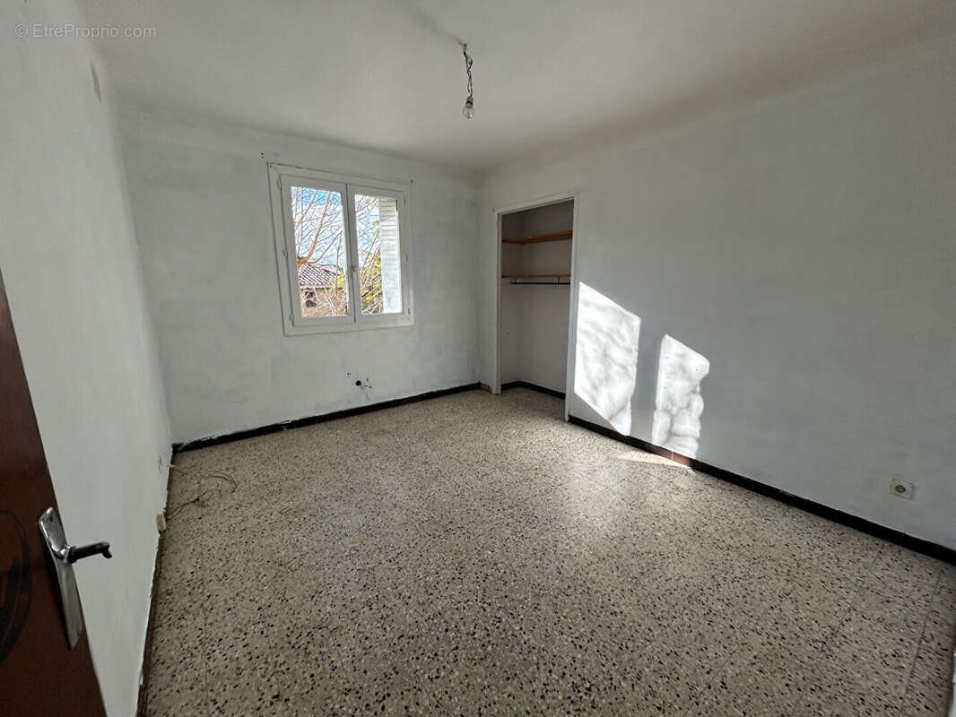 Appartement à ENTRAIGUES-SUR-LA-SORGUE