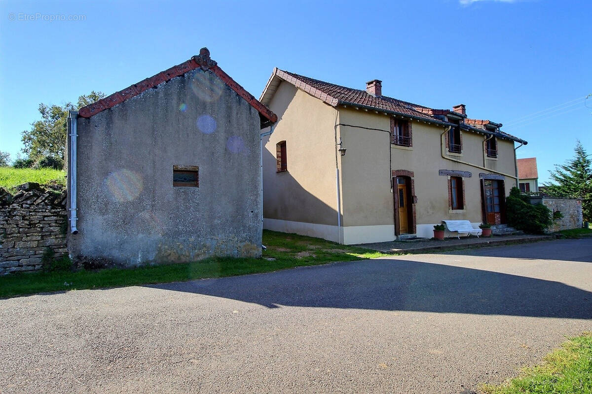 Maison à SAINT-MARTIN-DU-TARTRE