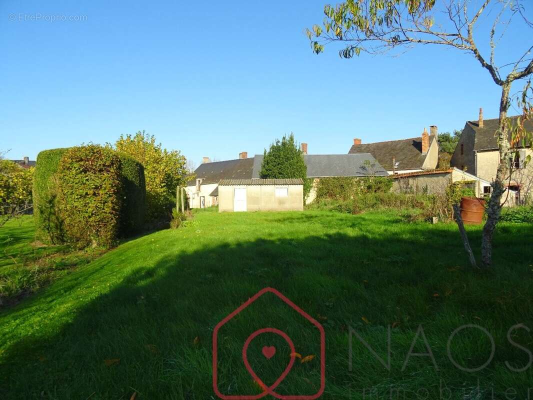 Maison à LA CHAPELLE-D'ANGILLON