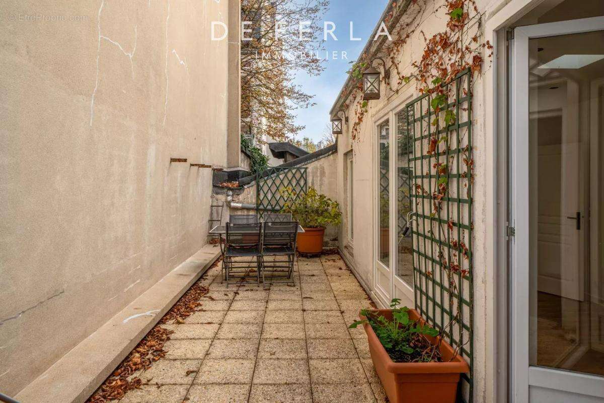 Appartement à PARIS-7E