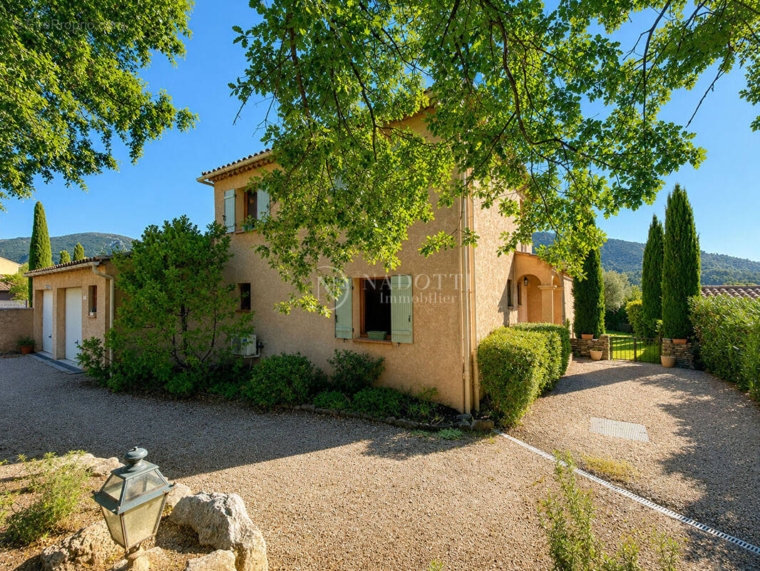 Maison à MAUBEC