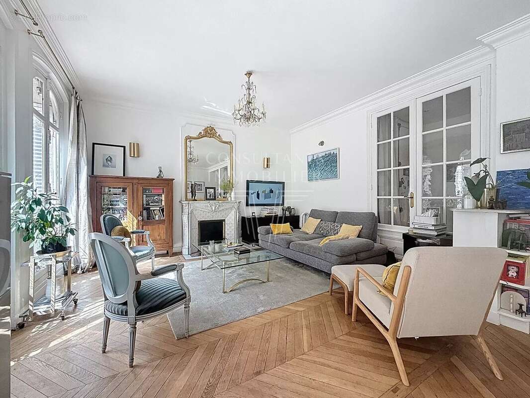 Appartement à PARIS-17E