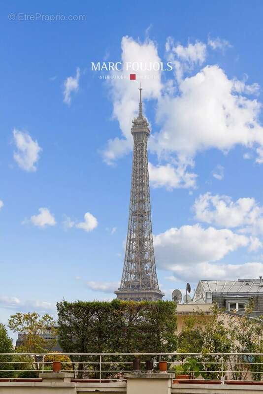 Paris XVI TROCADERO Vues monuments - Appartement 3 pièces avec balcon - photo 5