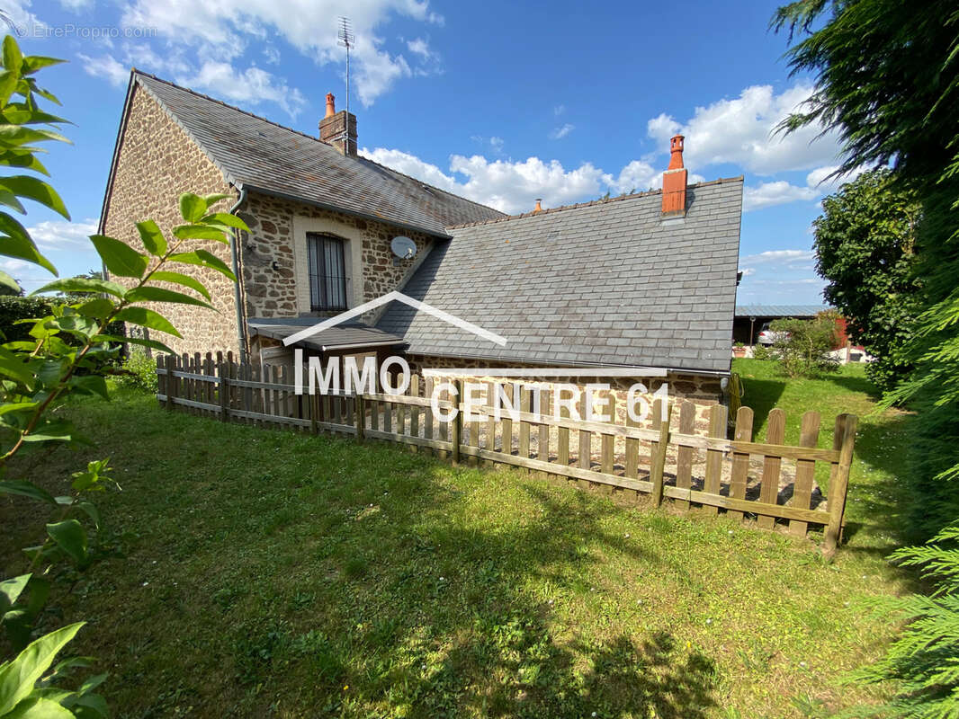 Maison à LASSAY-LES-CHATEAUX