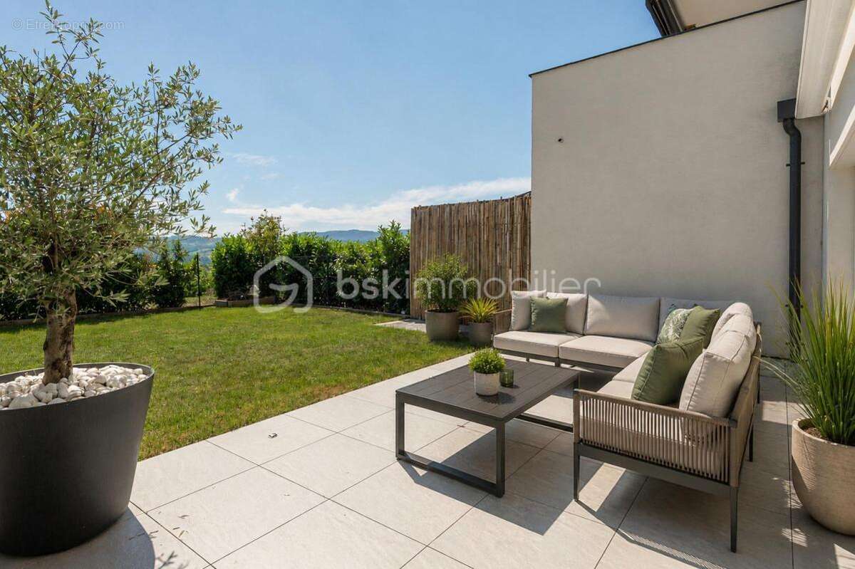 Magnifique T3 en rez-de-jardin / Place de parking / Cave / Garage en sus - photo 14