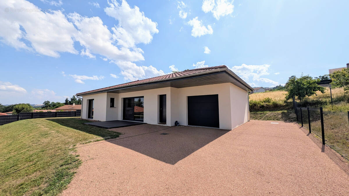 Maison à VILLEMONTAIS