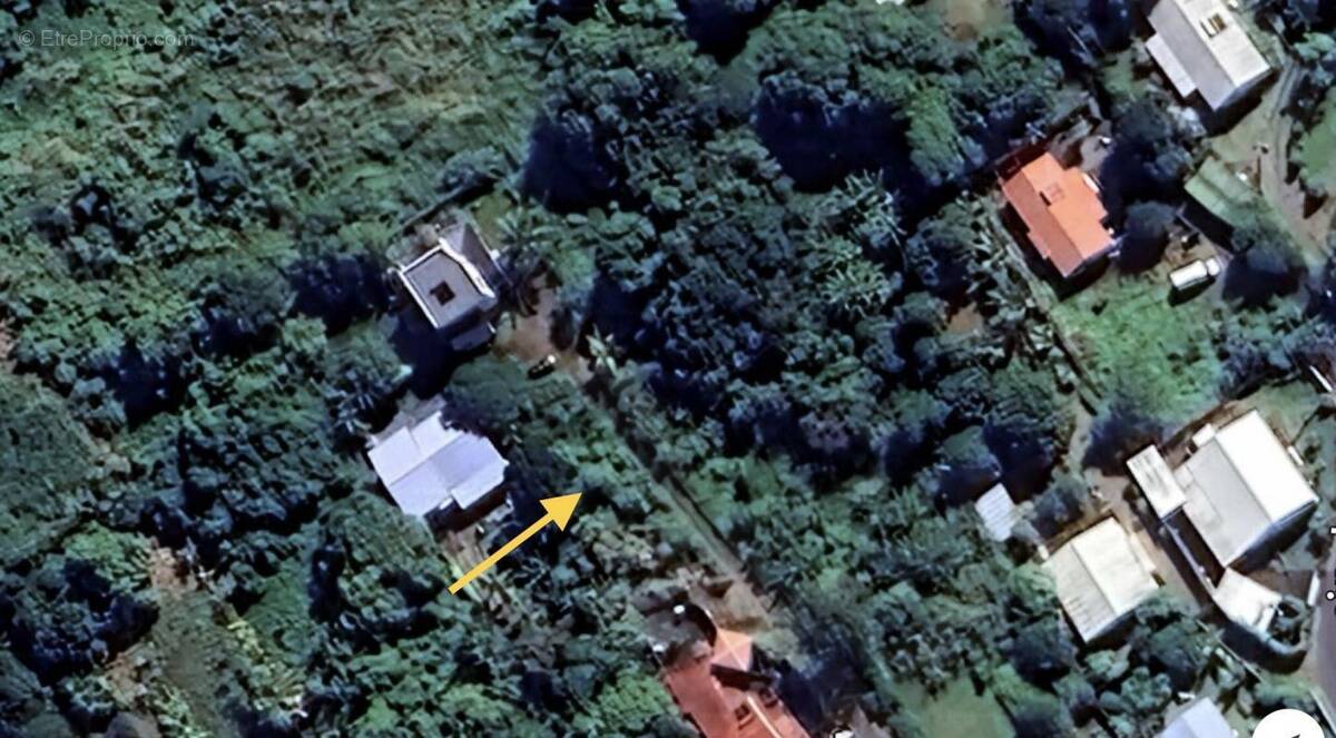 Terrain à LE TAMPON