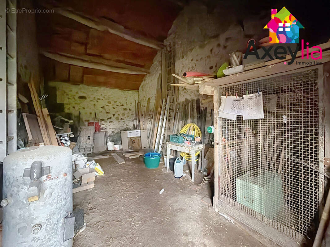 A vendre - arfeuilles - maison à rénover avec dépendances et terrain - photo 13