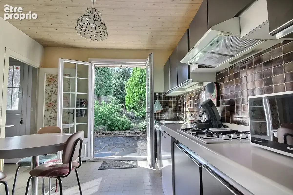 Maison f4+ de plain pied et sous sol semi enterré a sorbiers - photo 7