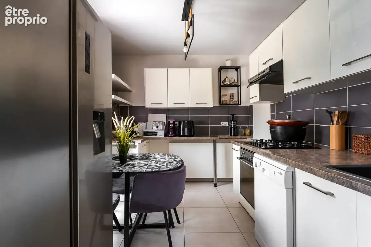 Exclusivite maison familiale 4 chambres mitoyenne d'un cote quartier saint leger joue les tours - photo 7