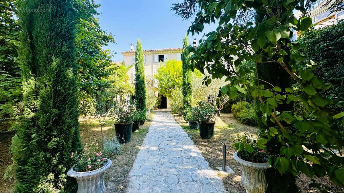 Maison à VAISON-LA-ROMAINE