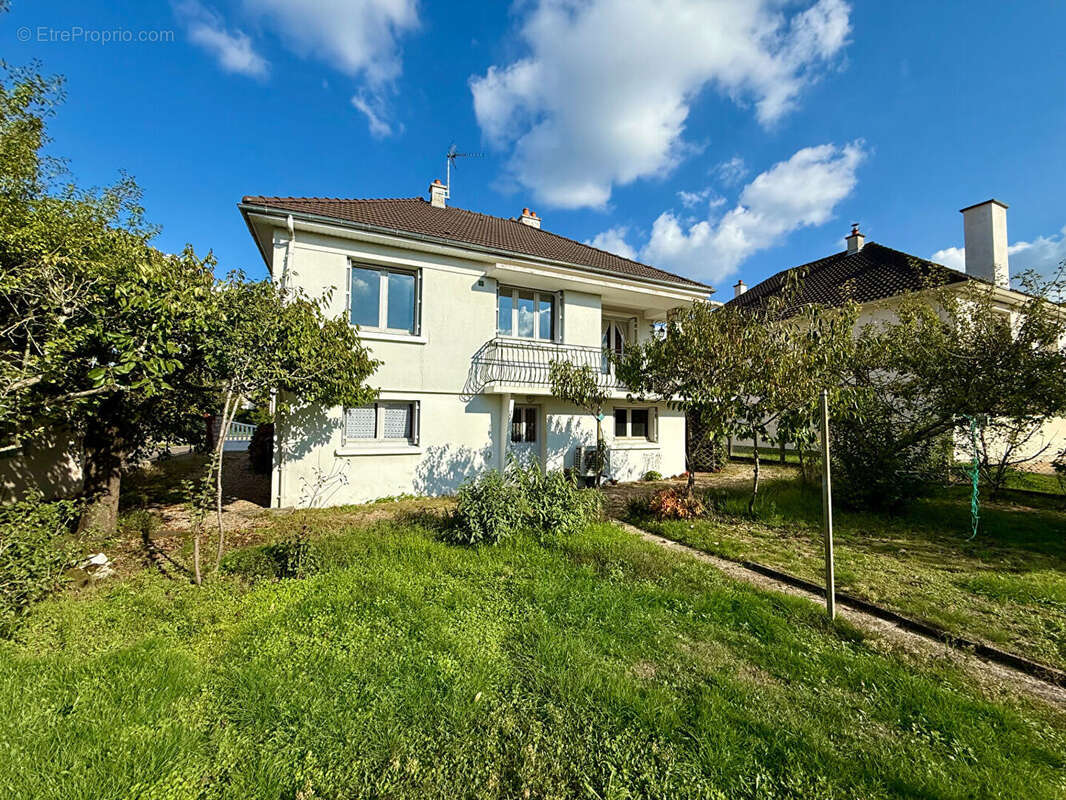 Maison à YZEURE