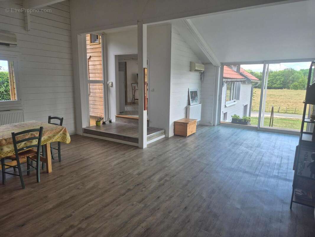 Maison 124 m² à Dammartin-Marpain  - photo 2