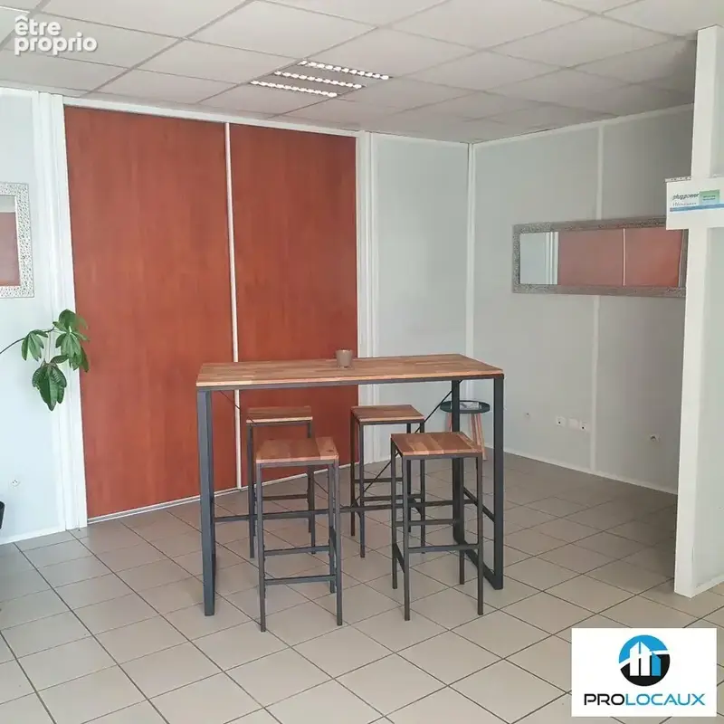 199 m² à Saint-Egreve  - photo 2