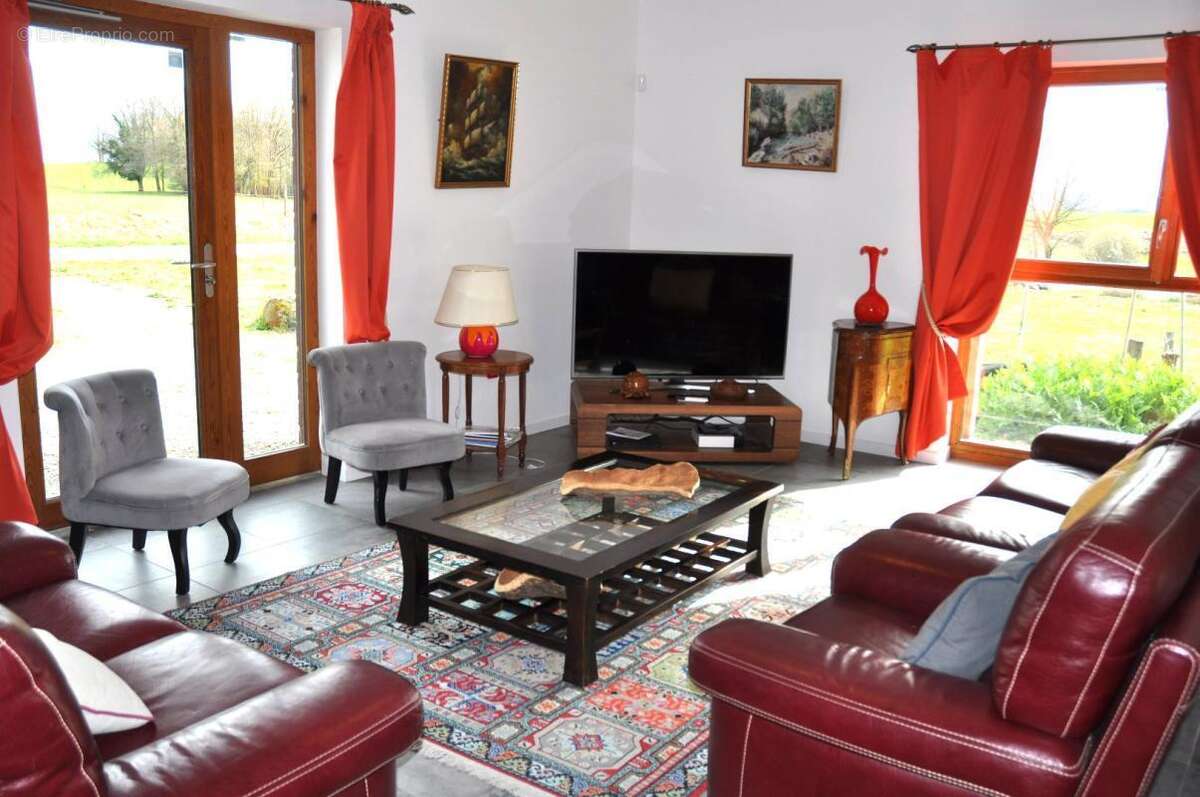 Maison à SAINT-PRIEST-LA-FEUILLE