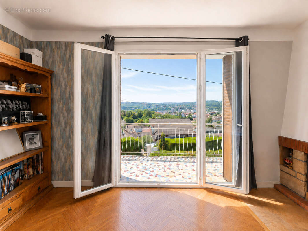 Oyonnax · Maison ~200 m2 · 3 niveaux · terrain 667 m2 · vue montagne · - photo 5