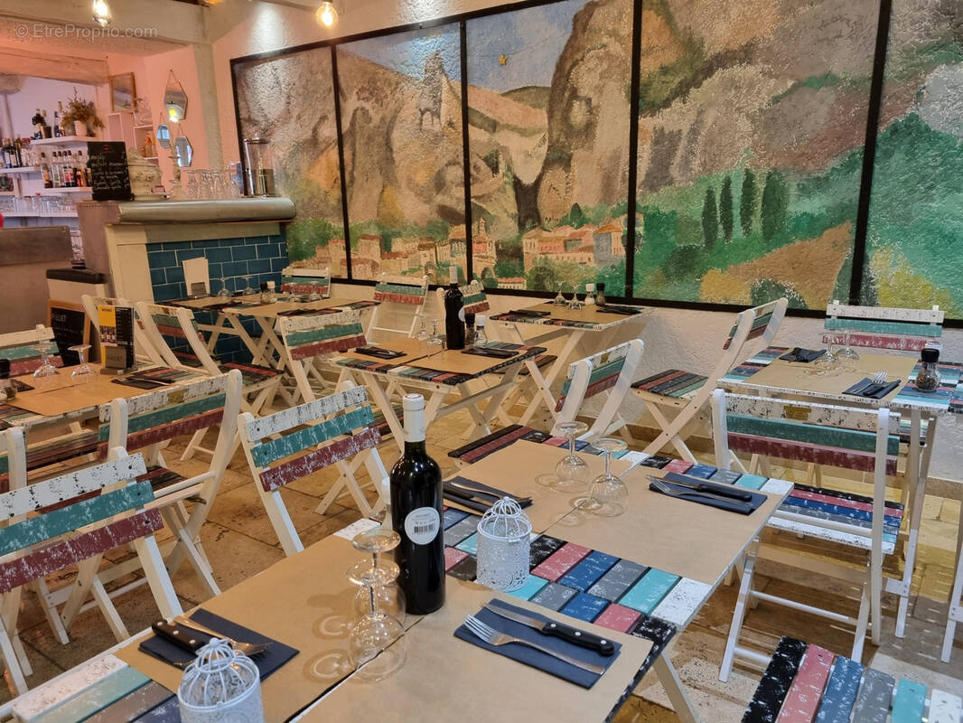 Commerce à MOUSTIERS-SAINTE-MARIE