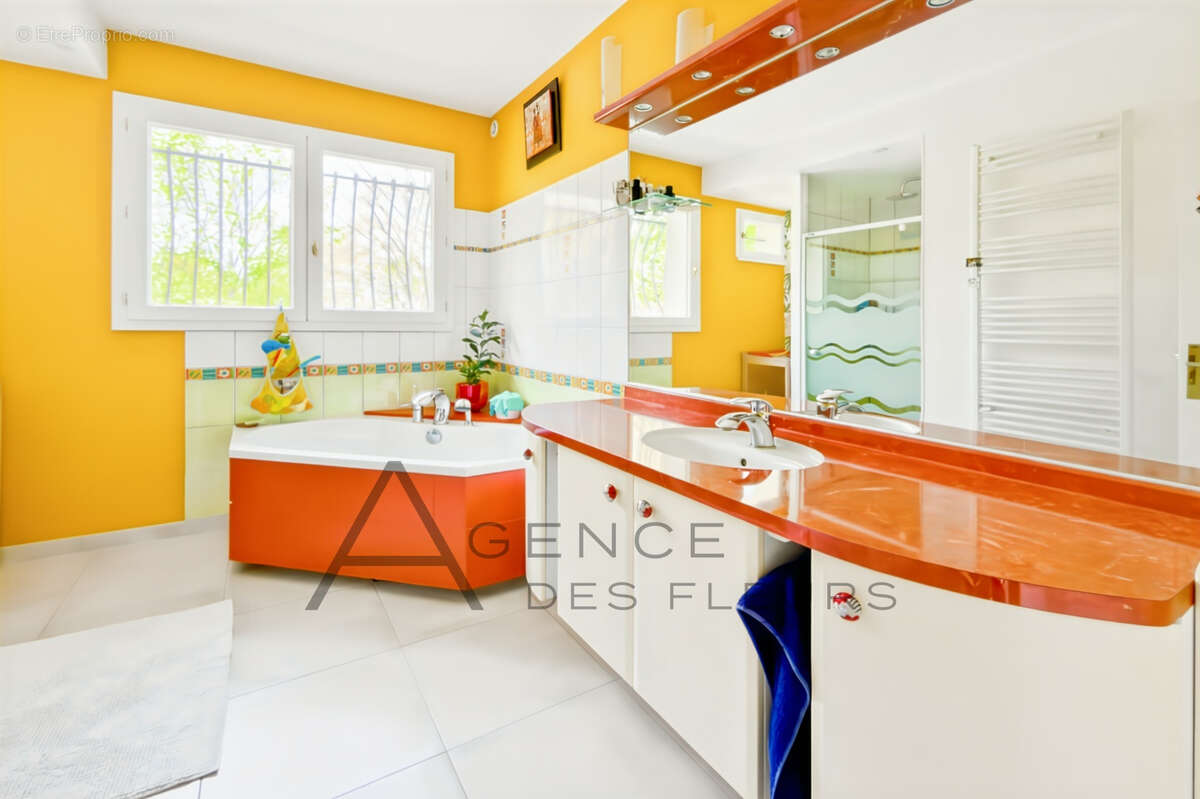Maison à FRENEUSE