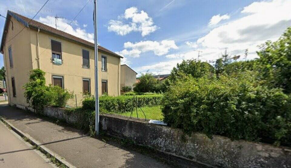 Appartement à MIRECOURT