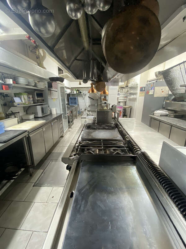 Commerce à SAINT-CYR-SUR-MER