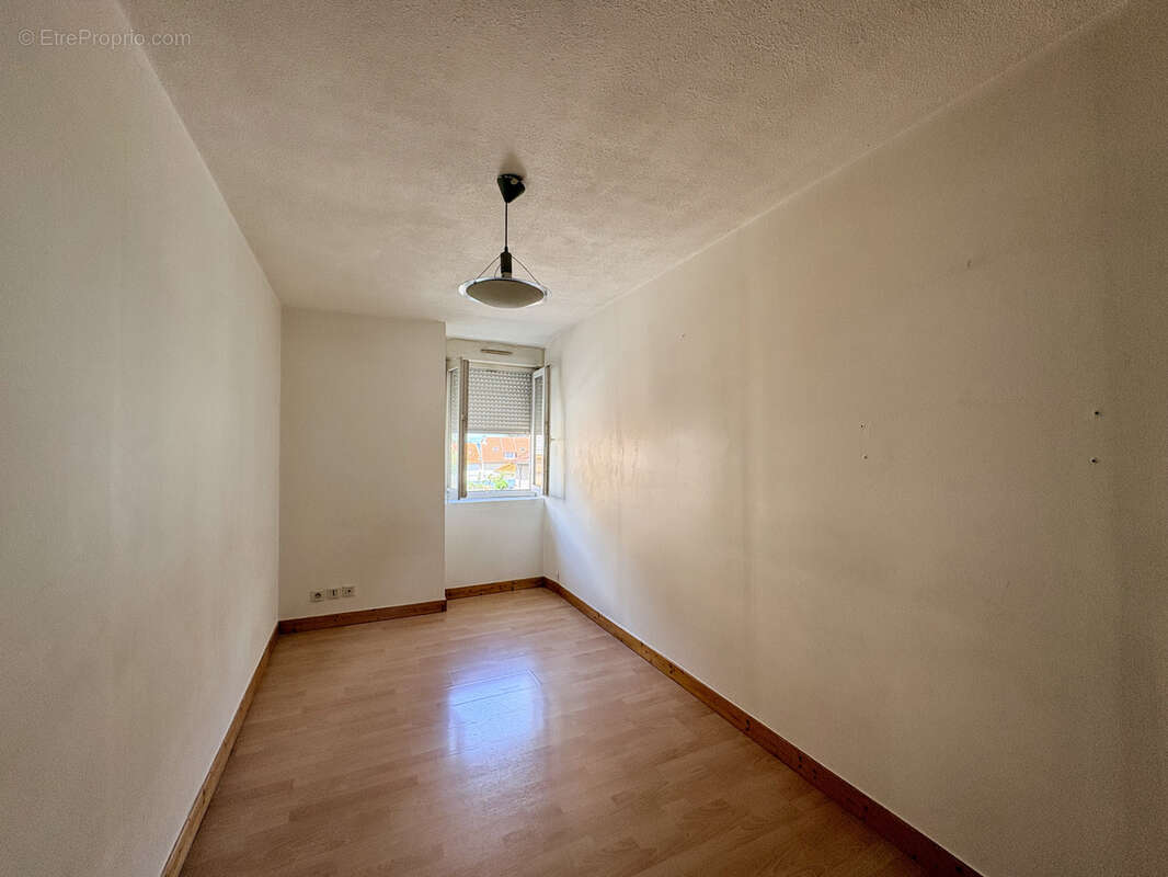 T3 lumineux et traversant de 79,51 m2 au cœur des Abrets-en-Dauphiné, avec place de stationnement privée. - photo 6