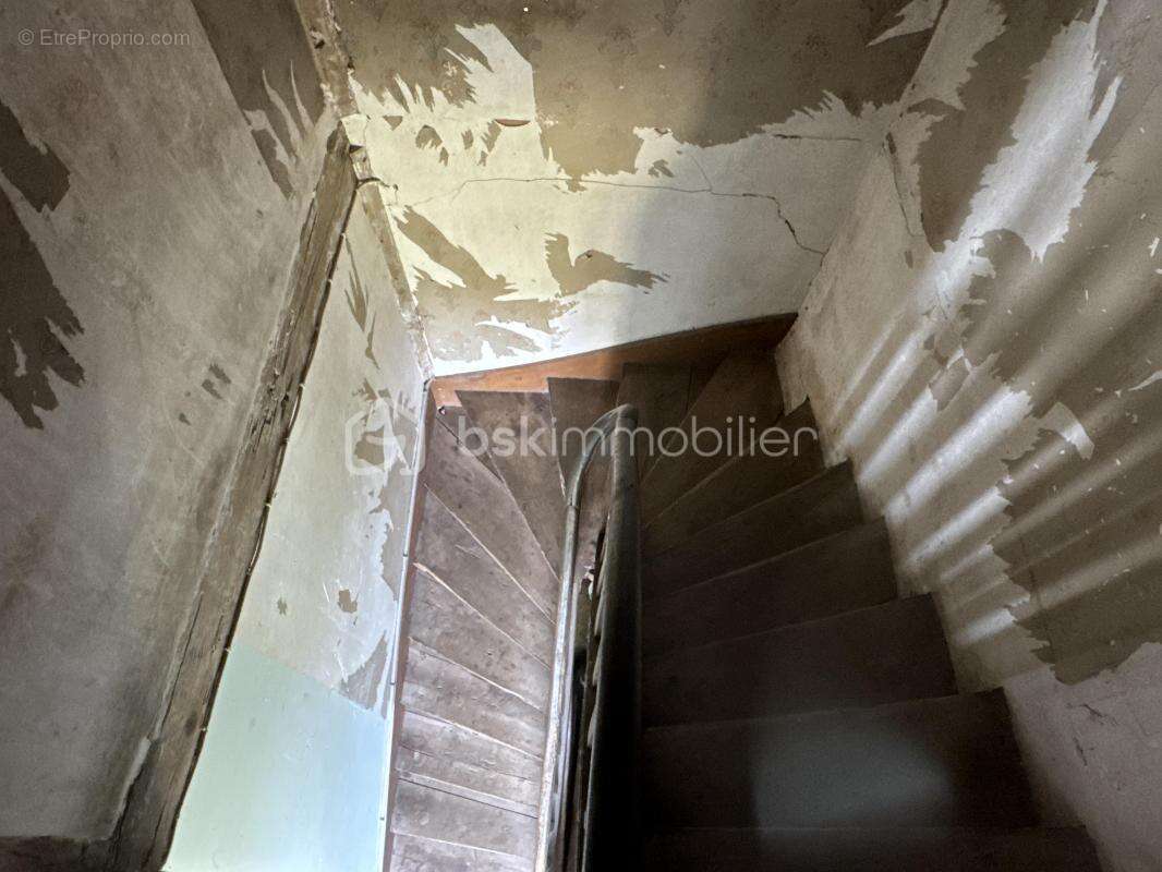 Élégante maison bourgeoise fin XIXe, début XXe siècle  à rénover, avec dépendance et terrain de plus de 1 000m2 - photo 11