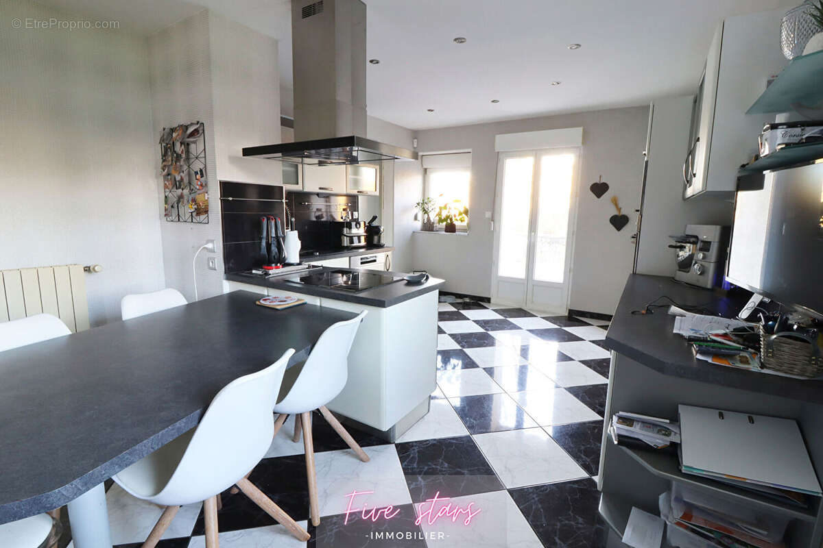 Maison à TILLY-SUR-MEUSE