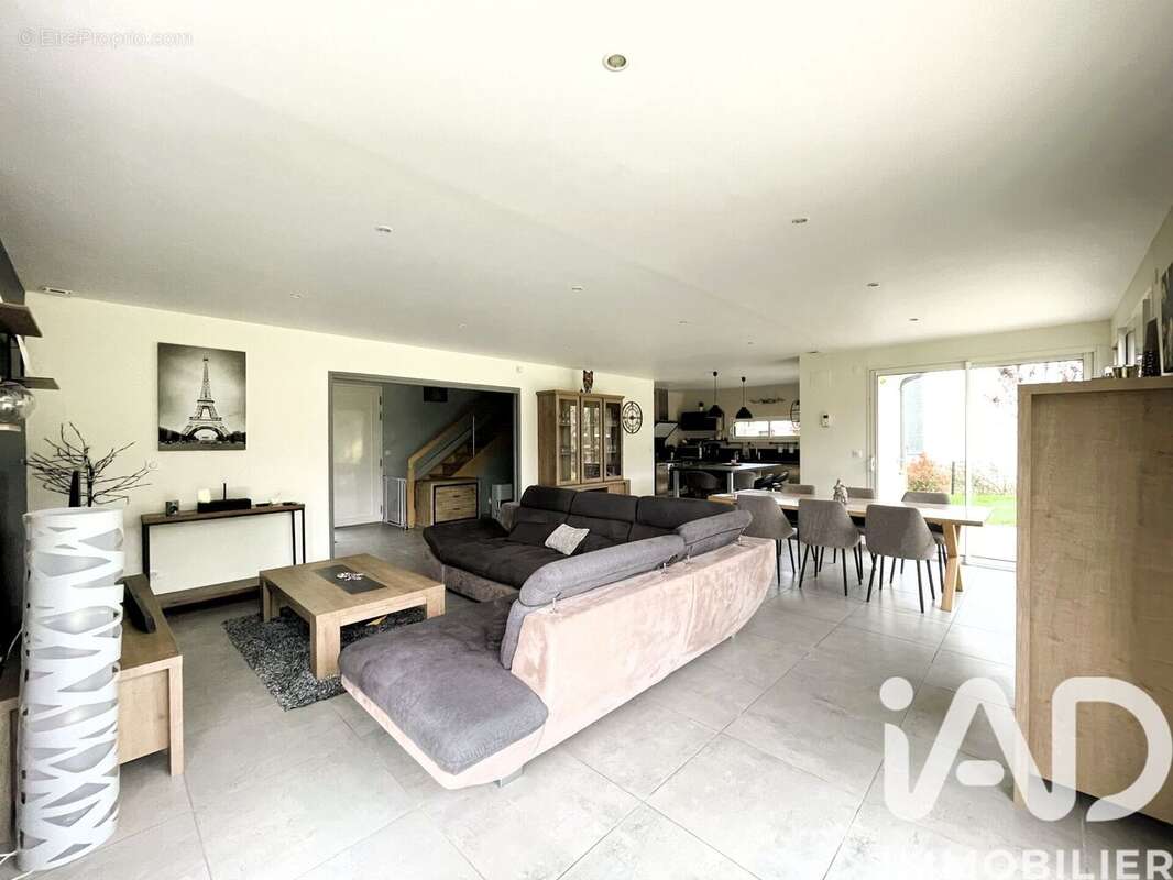 Maison 160 m² à Villeseneux  - photo 6