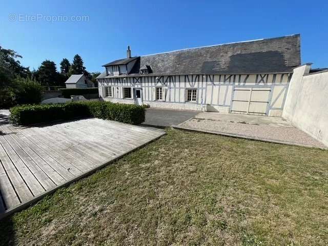 Commerce à LA SAUSSAYE