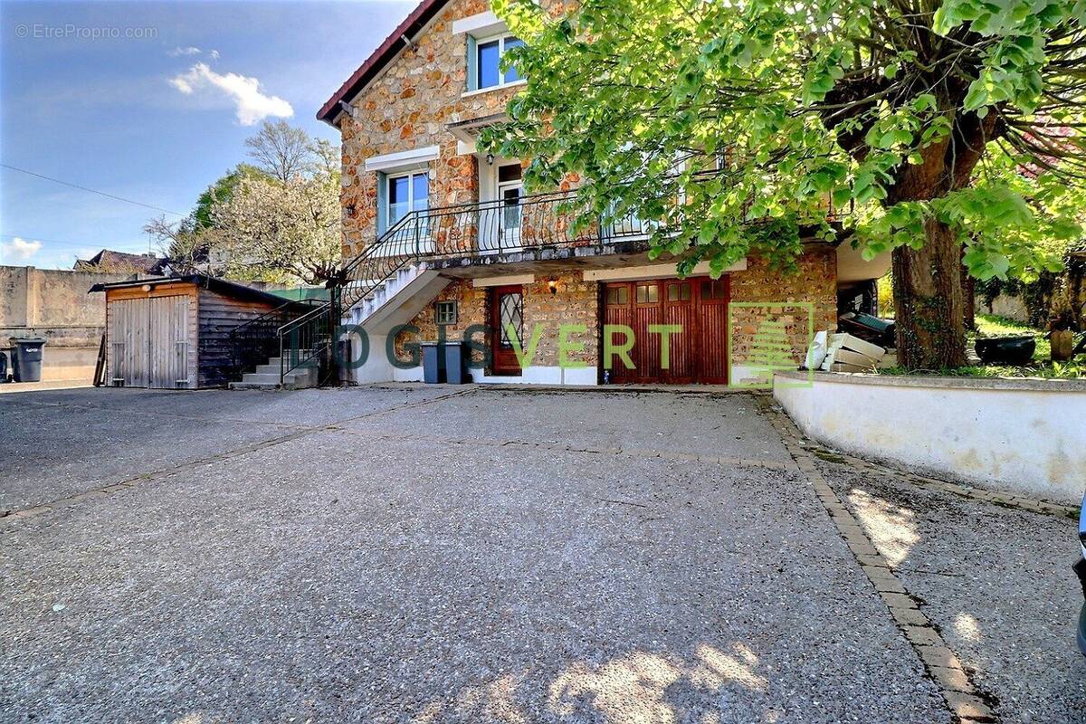 Maison 181 m² à Saint-Remy-Les-Chevreuse  - photo 2