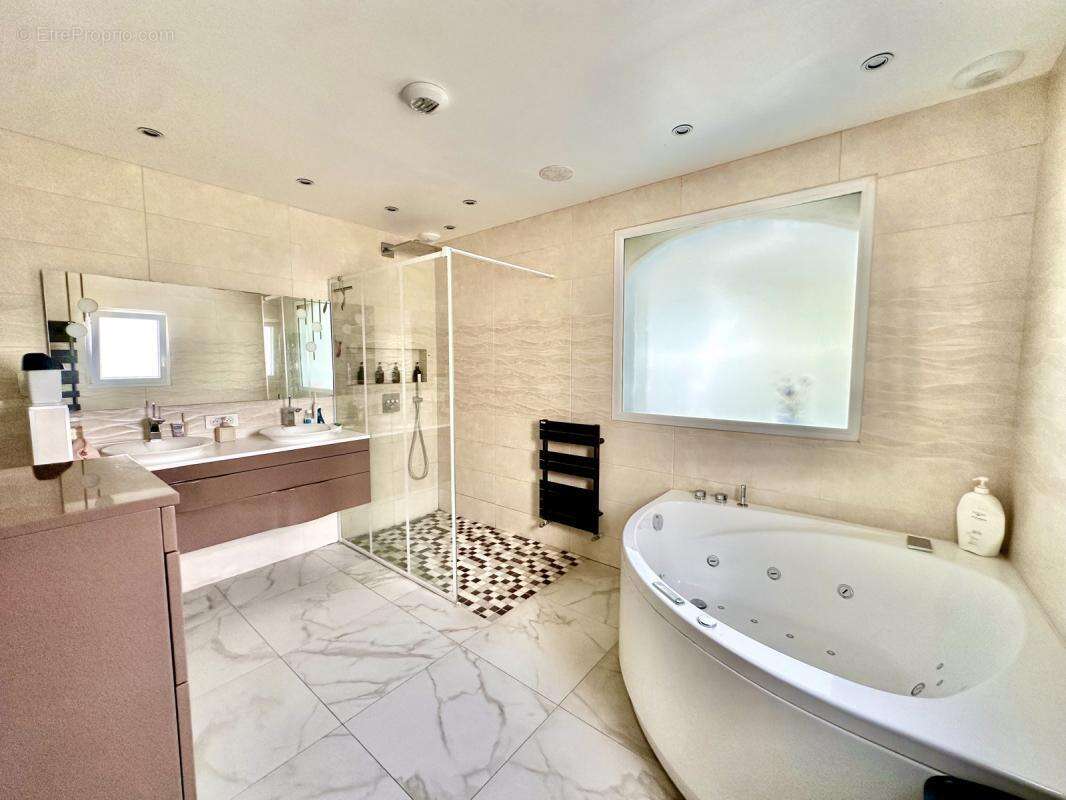 Maison à VILLENEUVE-LES-BORDES